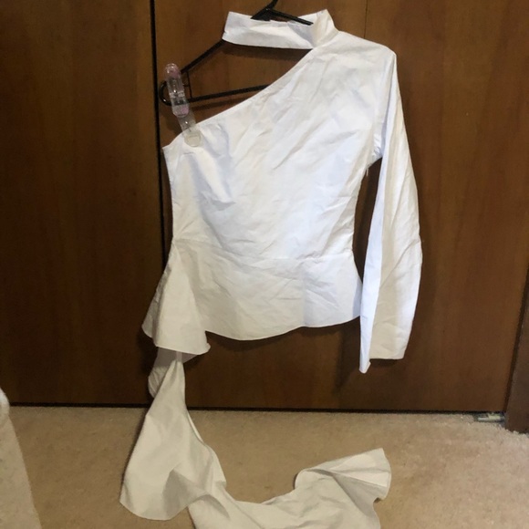 Stunning 1-Shoulder Blouse with Dramatic Side Train (Size 4-6) - Picture 2 of 3